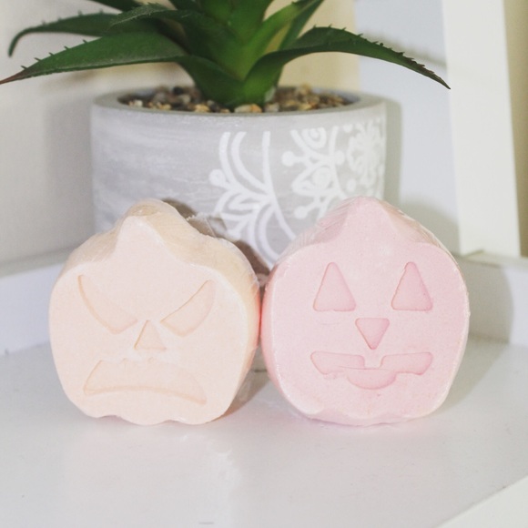 Hand Crafted Other - 🎃 Large bath bombs(2)